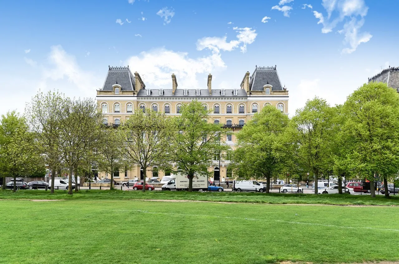 Clapham Common North Side, London, SW4, photo 18