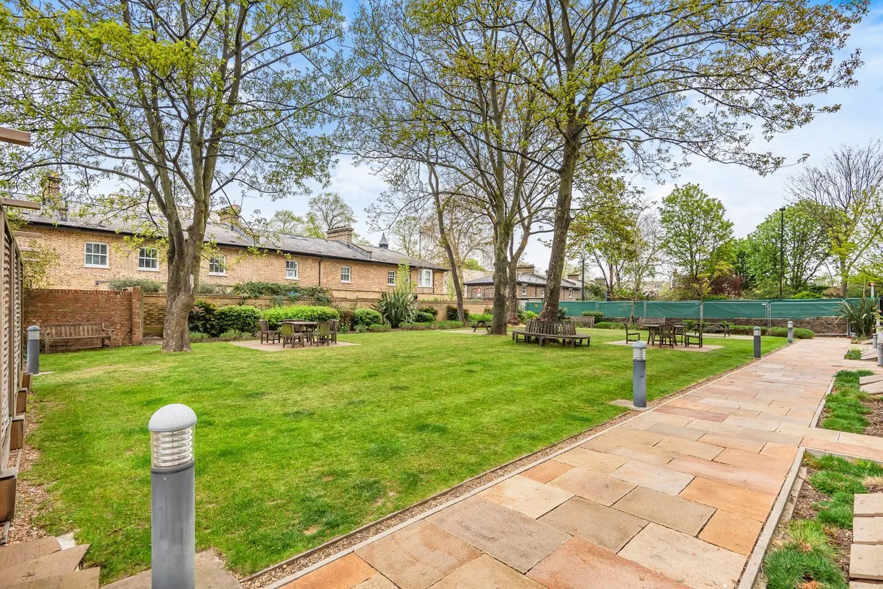 Clapham Common North Side, London, SW4, photo 17