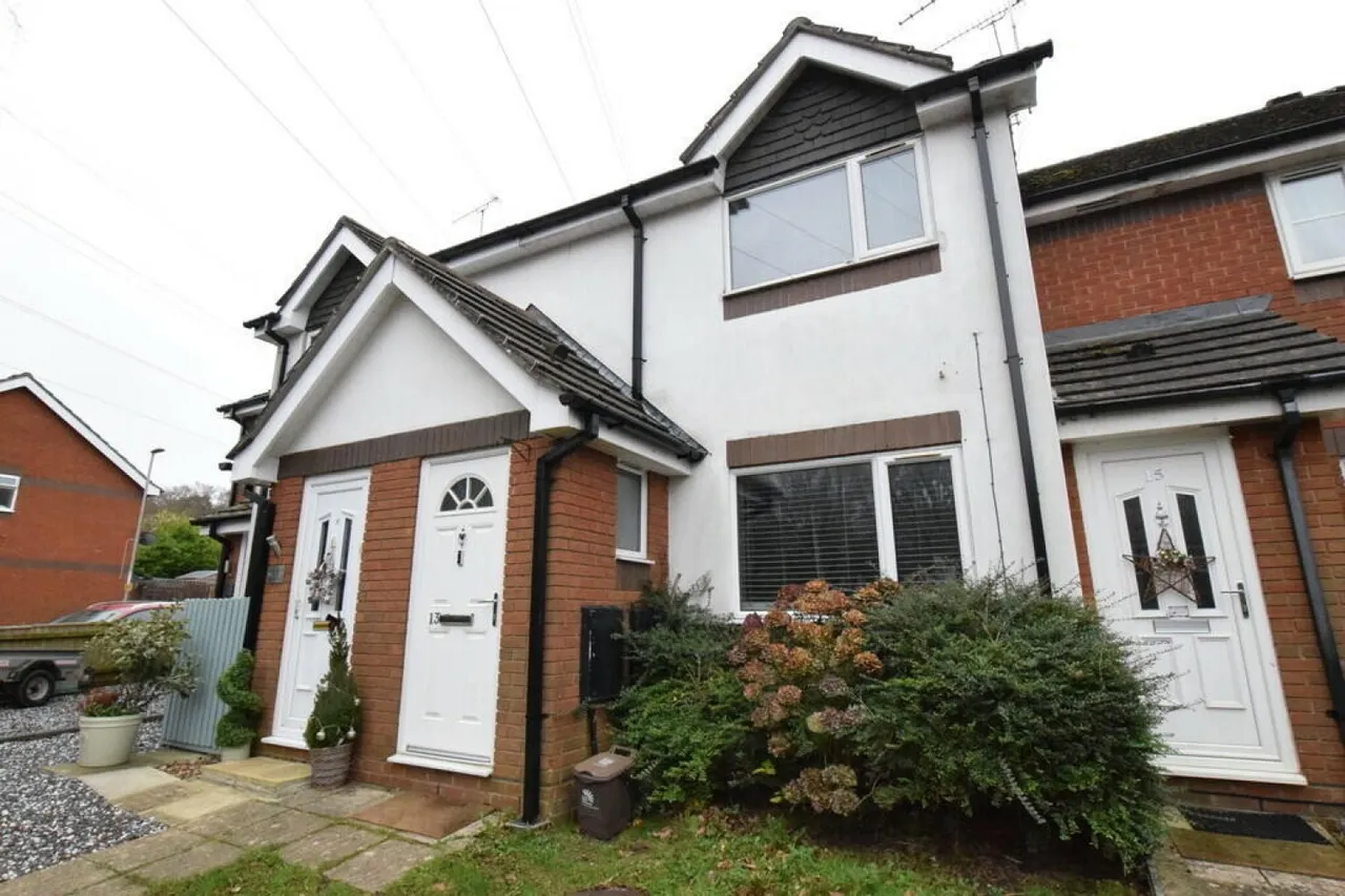 2 bed house to rent, Upton, Poole, BH16