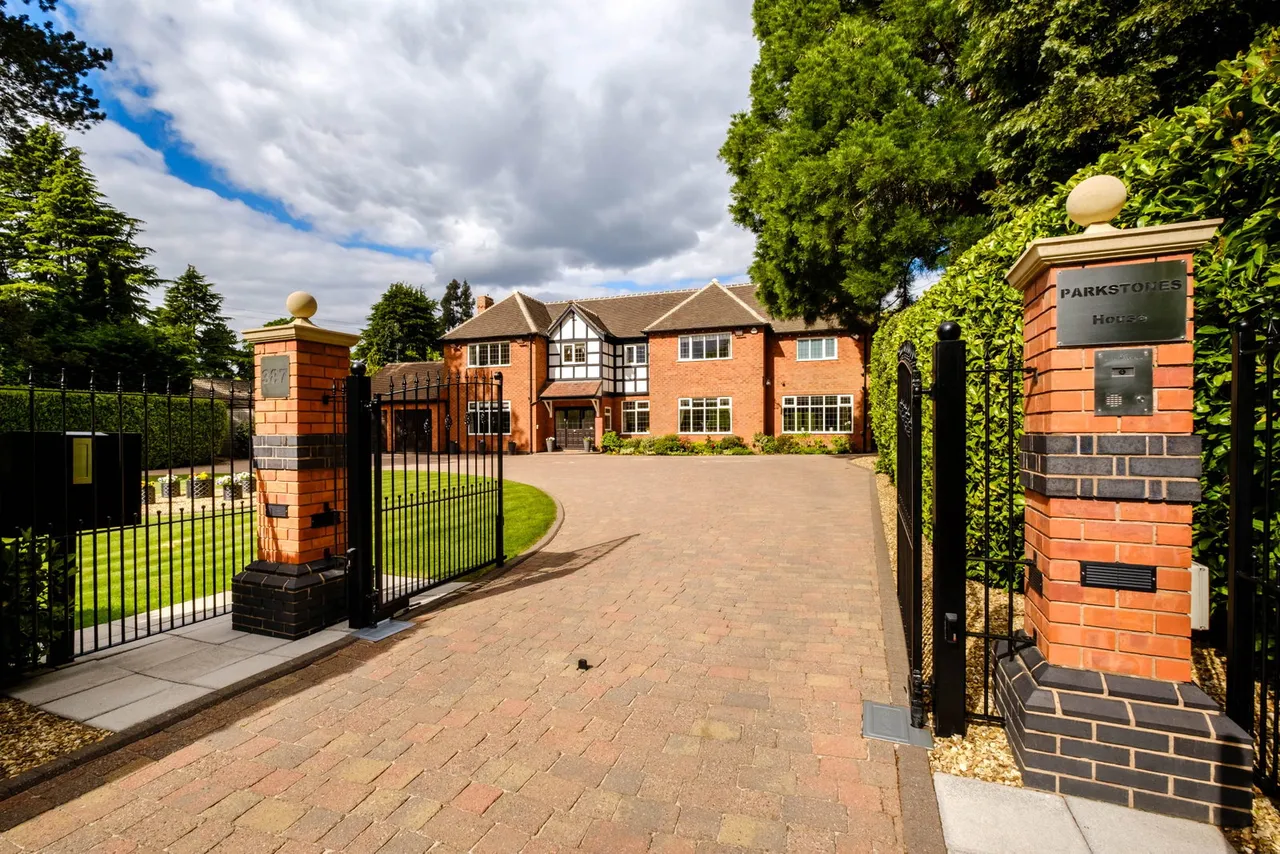 6 bed house for sale — Parkstones House, Streetsbrook Road, Solihull, B91 1RL