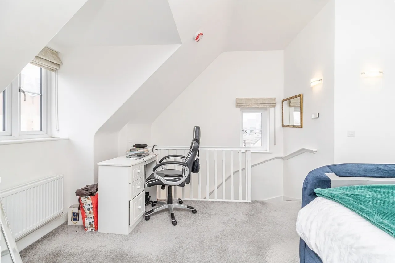 Santa Cruz Avenue, Newton Leys, MK3, photo 17