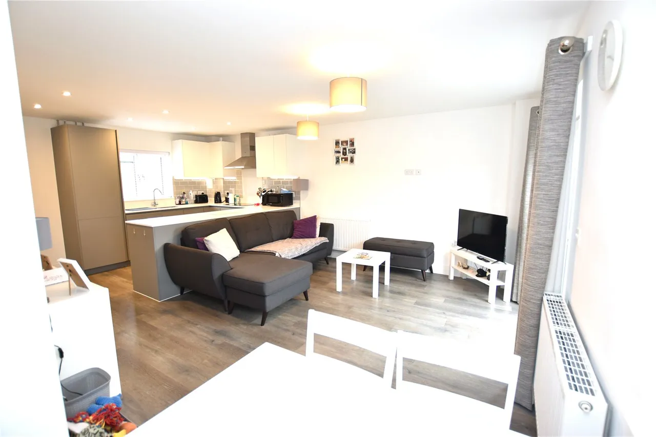 Nova Scotia Drive, Farnborough, Hampshire, GU14 0FR, photo 3