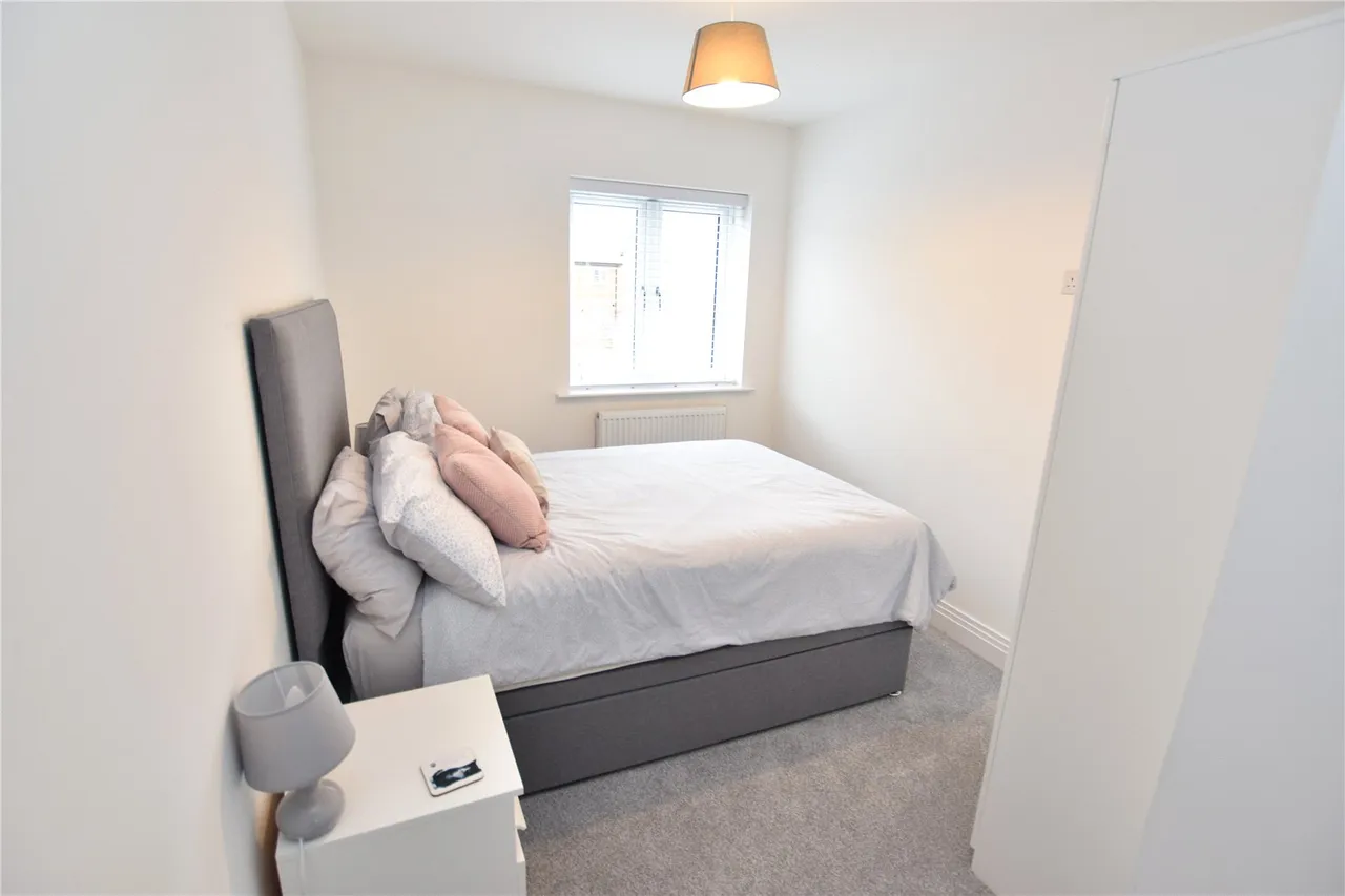Nova Scotia Drive, Farnborough, Hampshire, GU14 0FR, photo 7