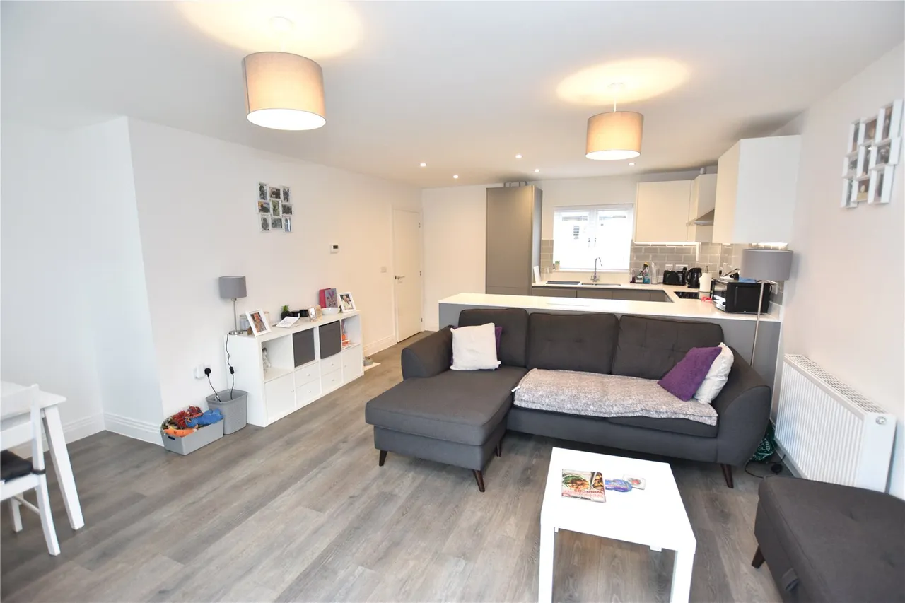 Nova Scotia Drive, Farnborough, Hampshire, GU14 0FR, photo 6