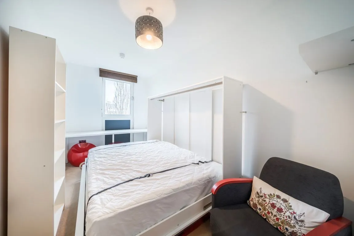 High Street, Apollo Court, photo 6