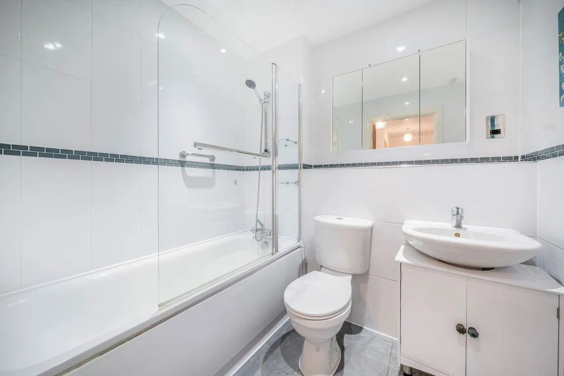 High Street, Apollo Court, photo 7