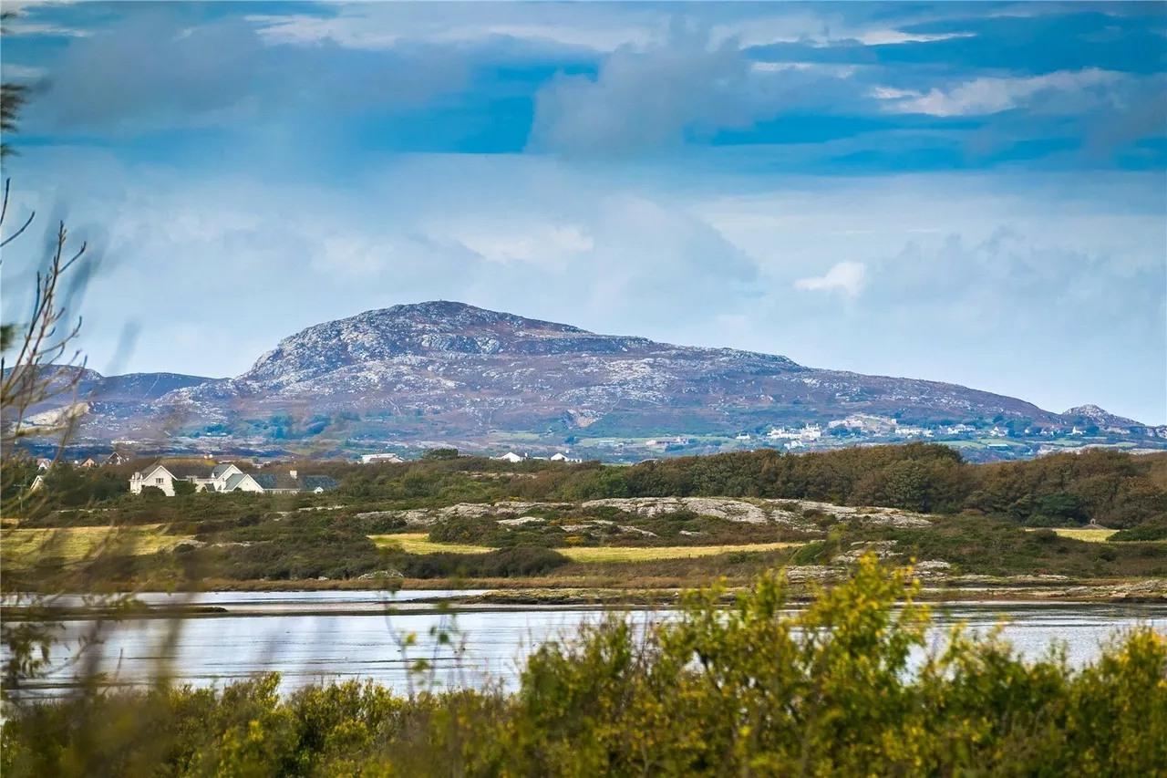 Four Mile Bridge, Holyhead, LL65, photo 6