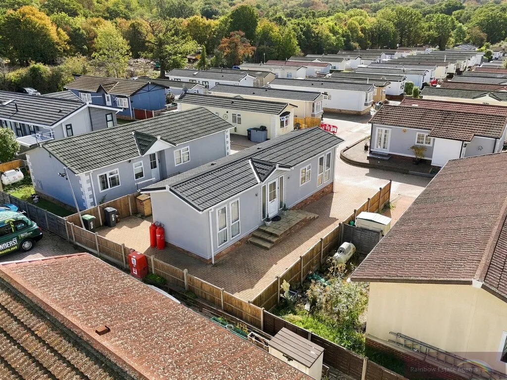 Woodbine Close, Waltham Abbey, EN9, photo 19