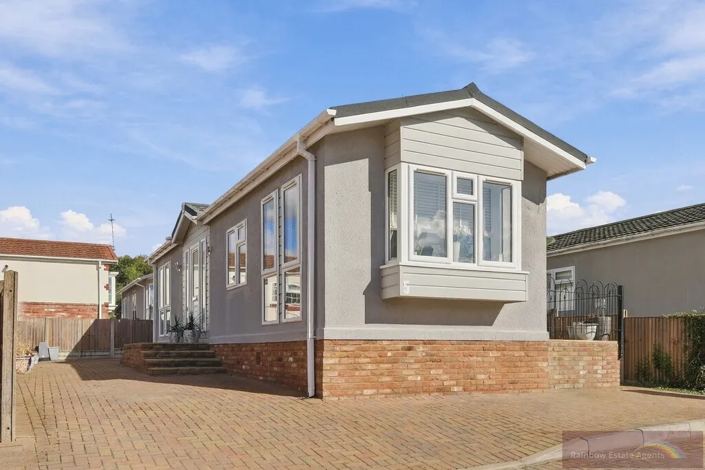 2 bed property for sale, Woodbine Close, Waltham Abbey, EN9