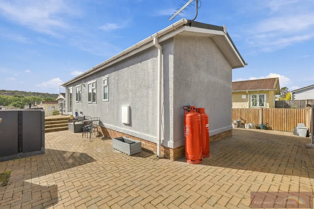 Woodbine Close, Waltham Abbey, EN9, photo 17