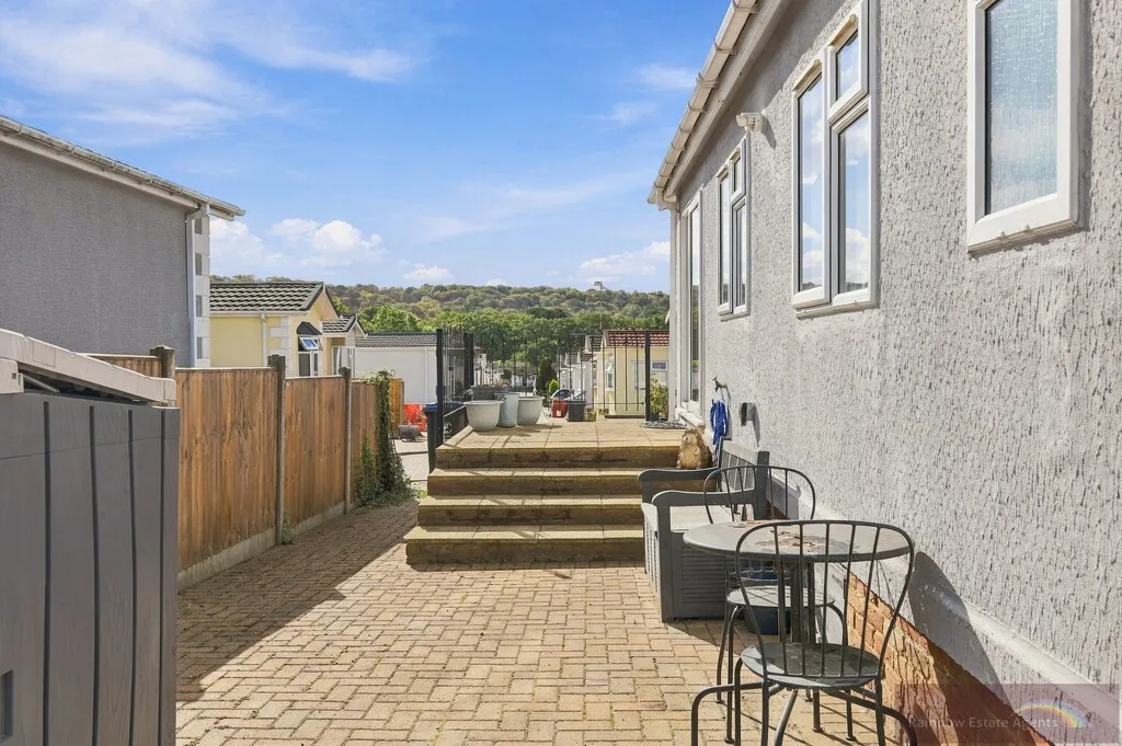 Woodbine Close, Waltham Abbey, EN9, photo 9