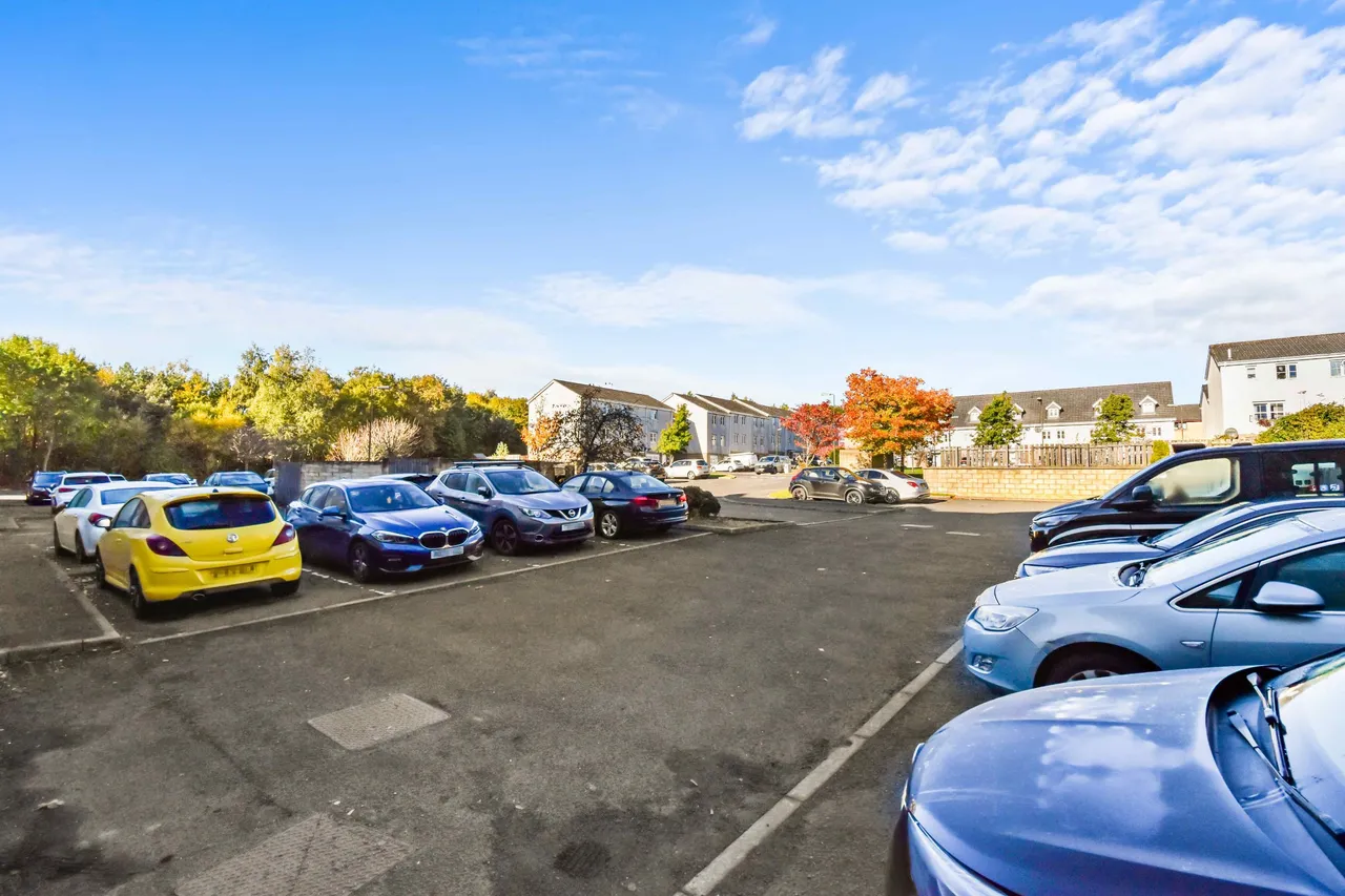 Queens Crescent, Livingston, photo 11