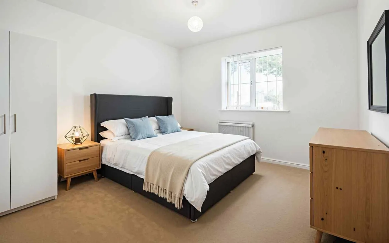 Queens Crescent, Livingston, photo 5