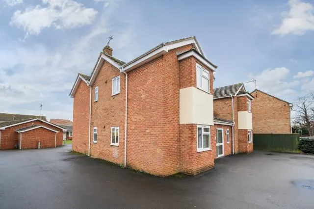Valiant Court, Carterton, OX18, photo 15