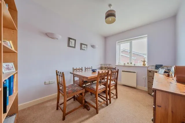 Valiant Court, Carterton, OX18, photo 9
