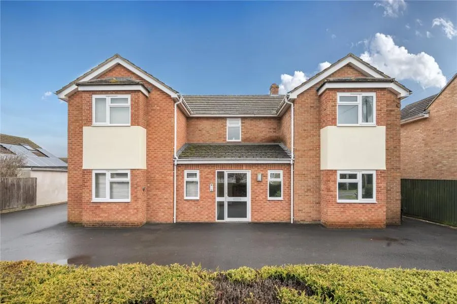 2 bed flat for sale, Valiant Court, Carterton, OX18