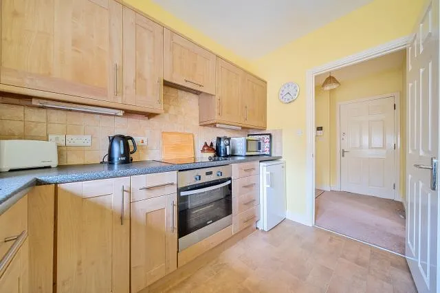 Valiant Court, Carterton, OX18, photo 7