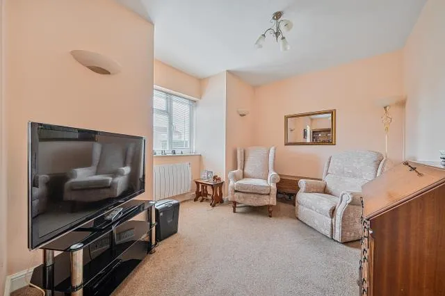 Valiant Court, Carterton, OX18, photo 3