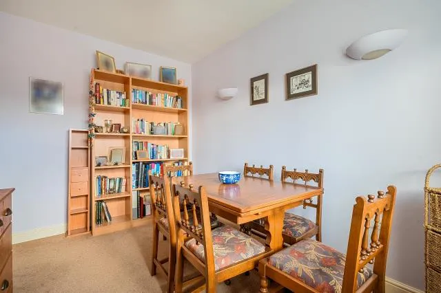 Valiant Court, Carterton, OX18, photo 8