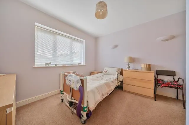 Valiant Court, Carterton, OX18, photo 12