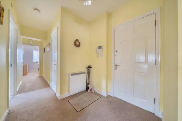 Valiant Court, Carterton, OX18, photo 10