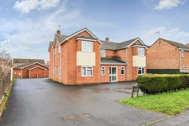 Valiant Court, Carterton, OX18, photo 16