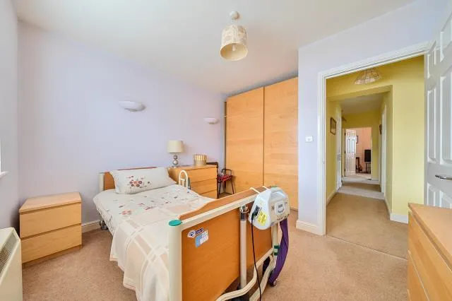 Valiant Court, Carterton, OX18, photo 11