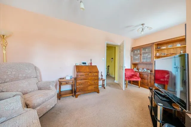 Valiant Court, Carterton, OX18, photo 4