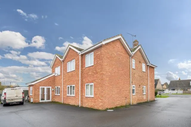 Valiant Court, Carterton, OX18, photo 14