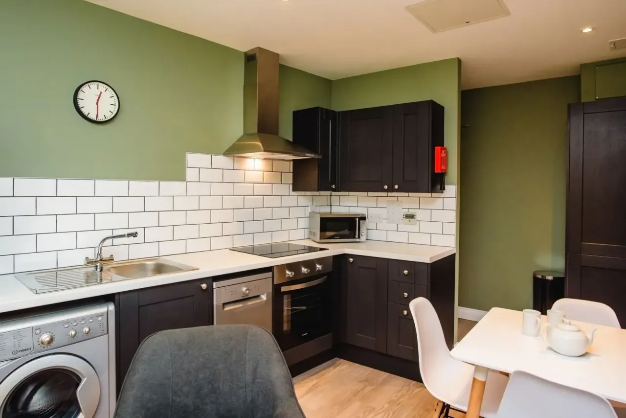 3 bed long_term to rent, Lister Gate, Nottingham, NG1