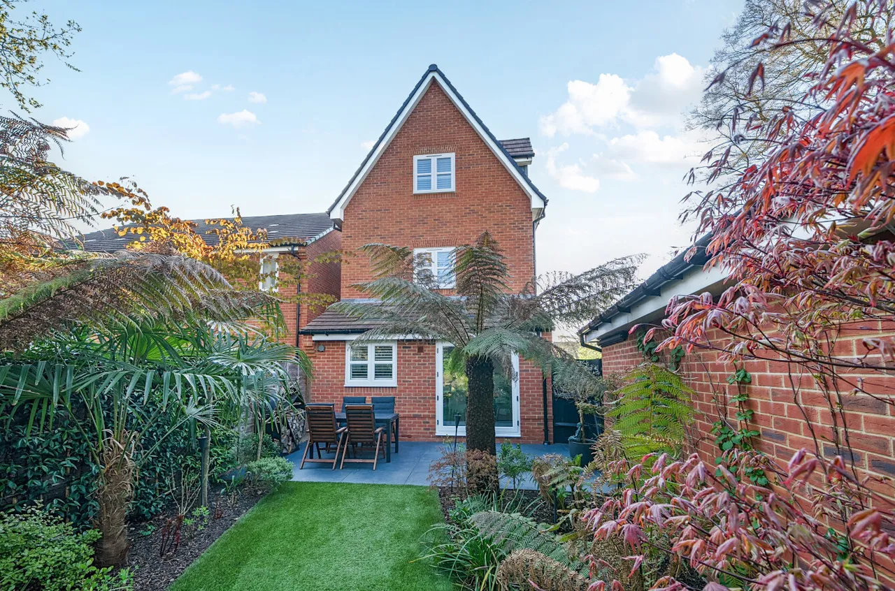 Dragonfly Chase, Sandhurst, Berkshire, GU47 8AE, photo 9