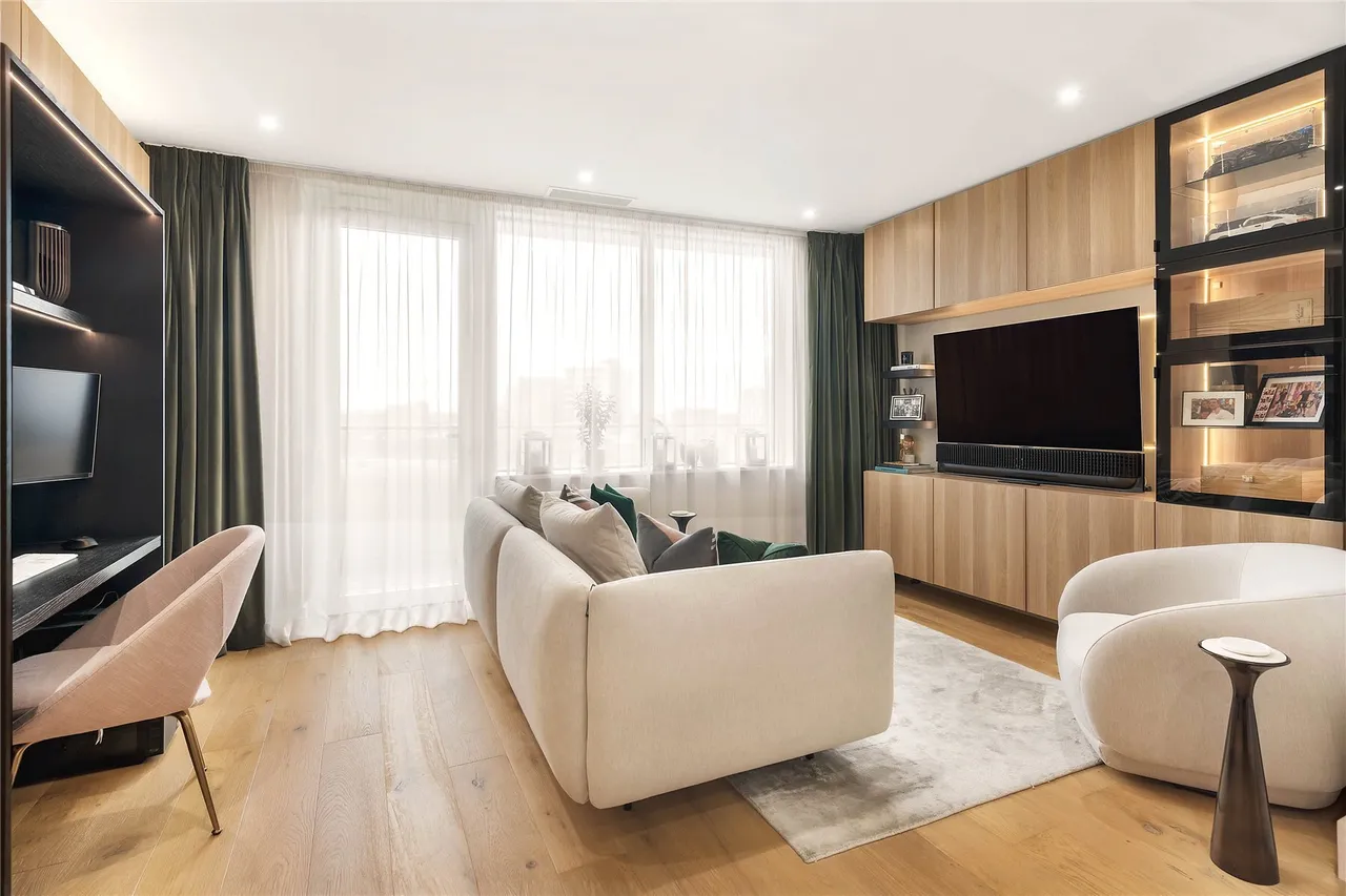 Lombard Road, London, SW11, photo 6