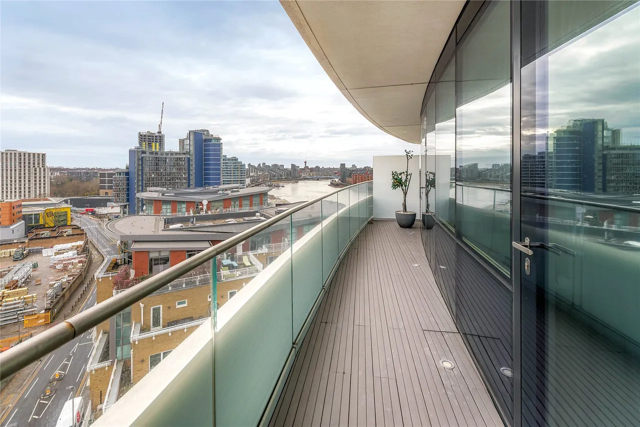 1 bed flat for sale, Lombard Road, London, SW11