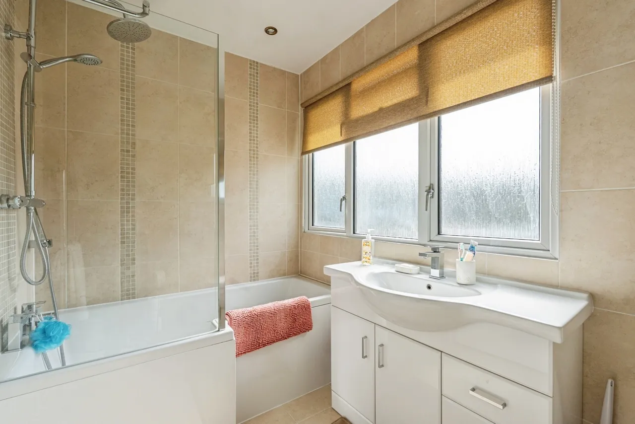 Lockwood Path, Woking, GU21, photo 11