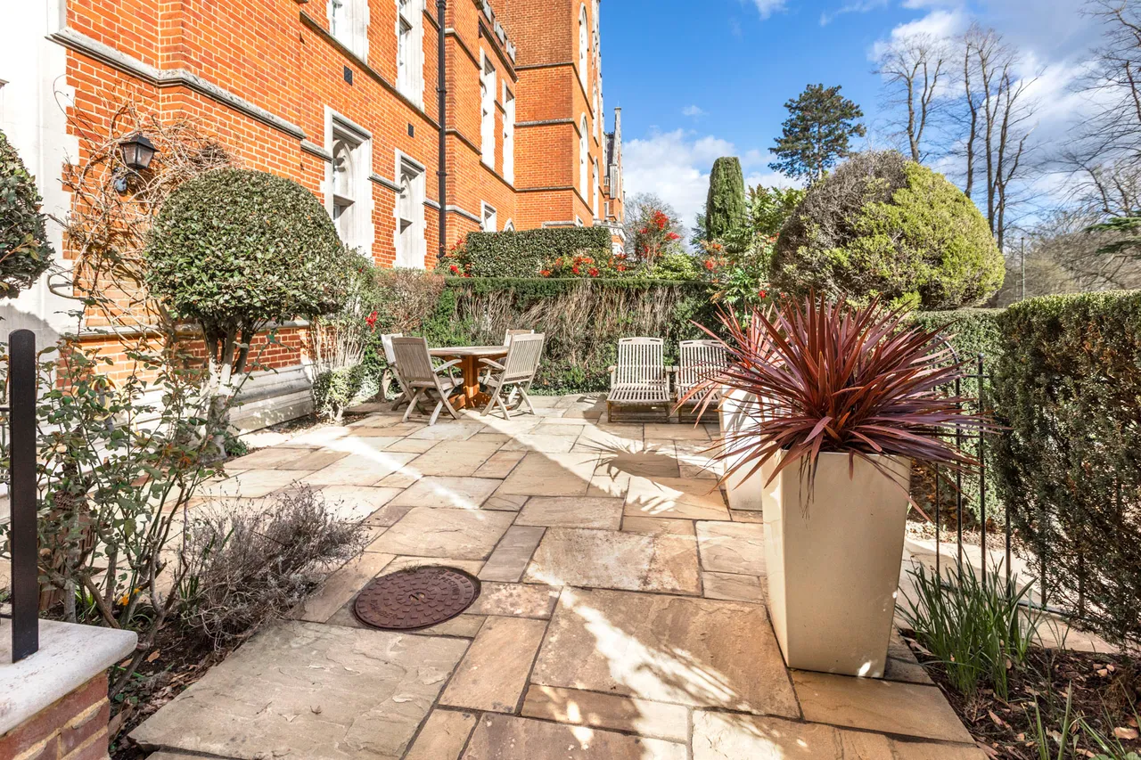 Virginia Water, Surrey, GU25 4SY, photo 20