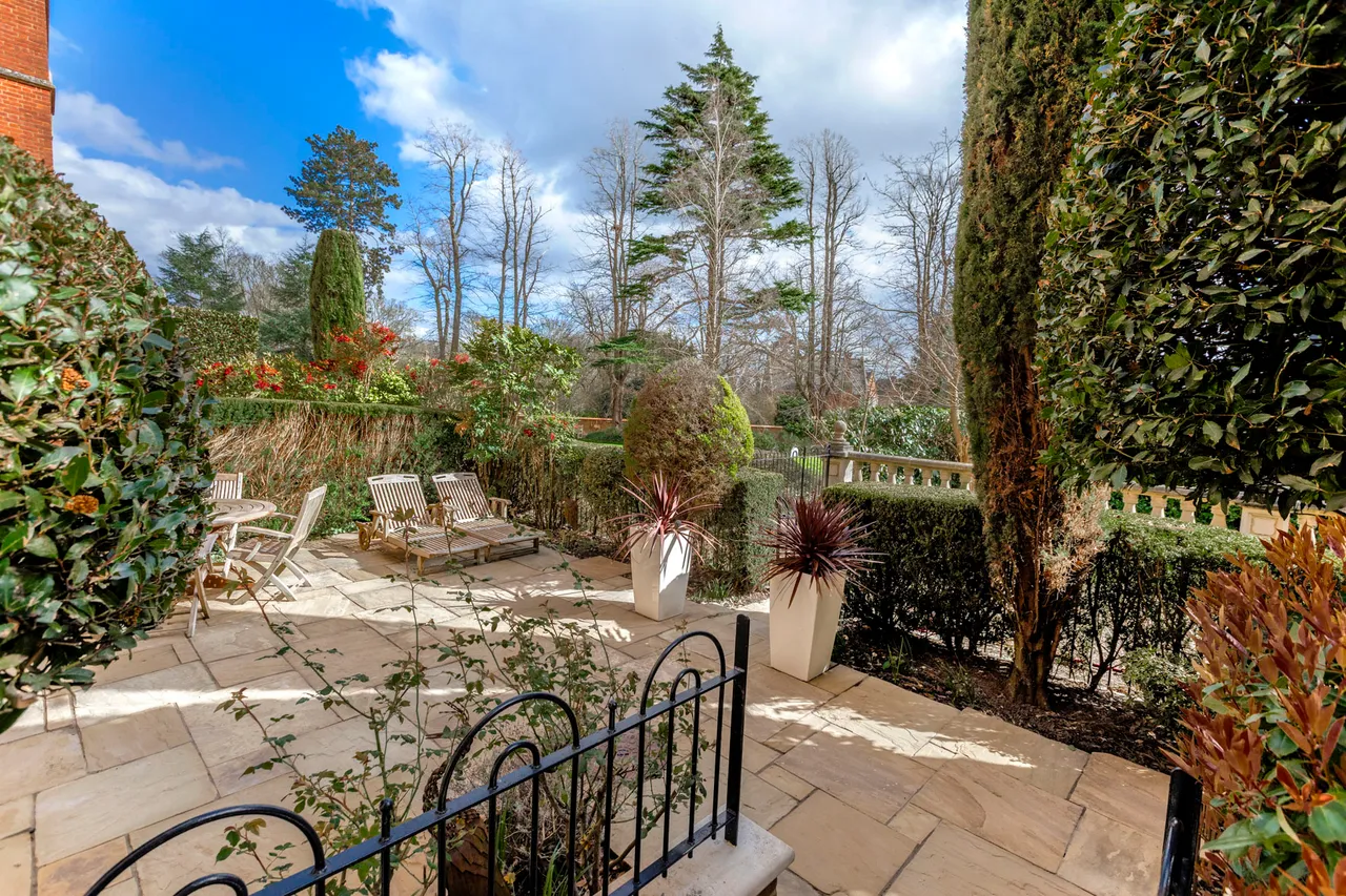 Virginia Water, Surrey, GU25 4SY, photo 19