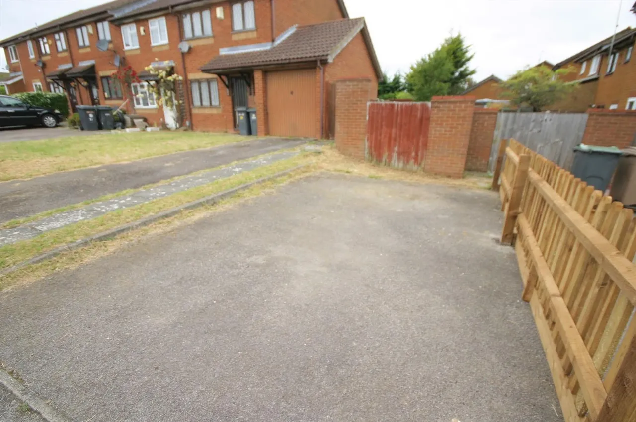 Dexter Close, Barton Hills, Luton, Bedfordshire LU3 4DY, photo 12