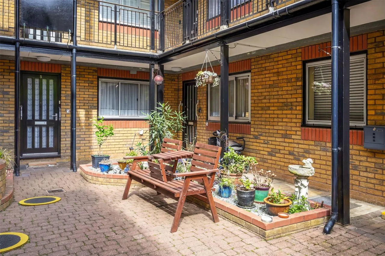 Edwin Arnold Court, Sidcup, DA14, photo 9