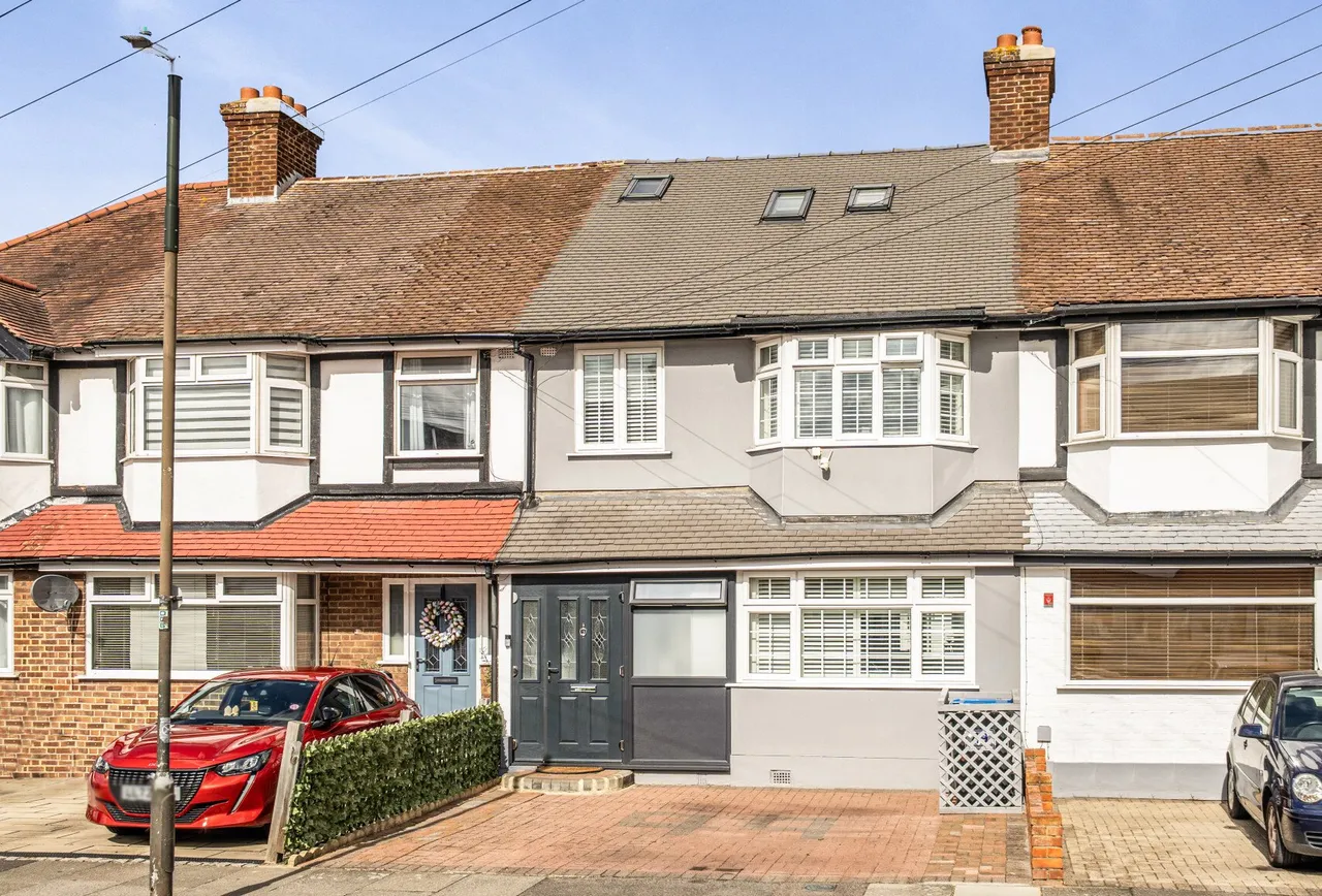 4 bed house for sale — Greenwood Road, Mitcham, CR4 1PF