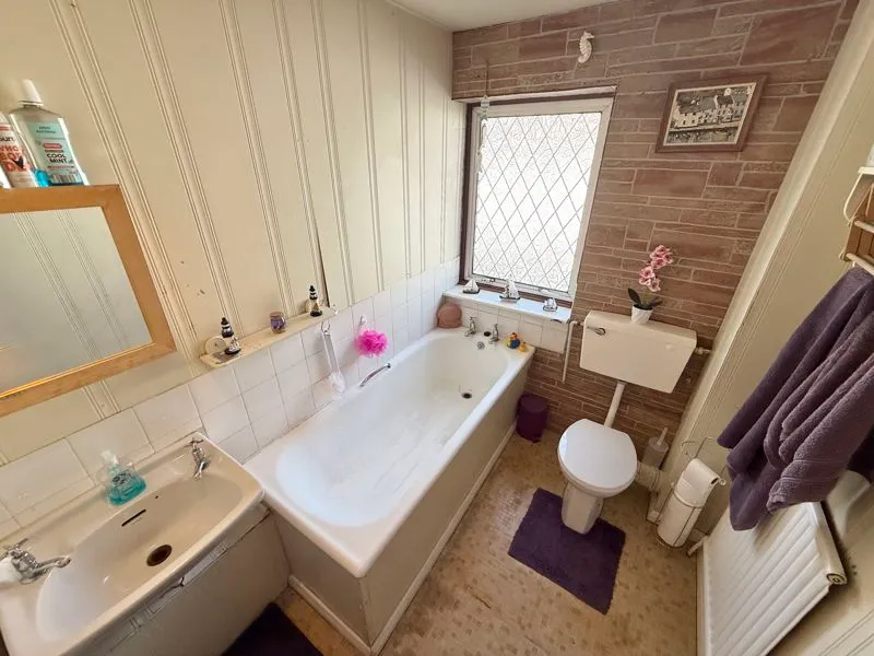 High Street, Wing LU7 0NS, photo 9