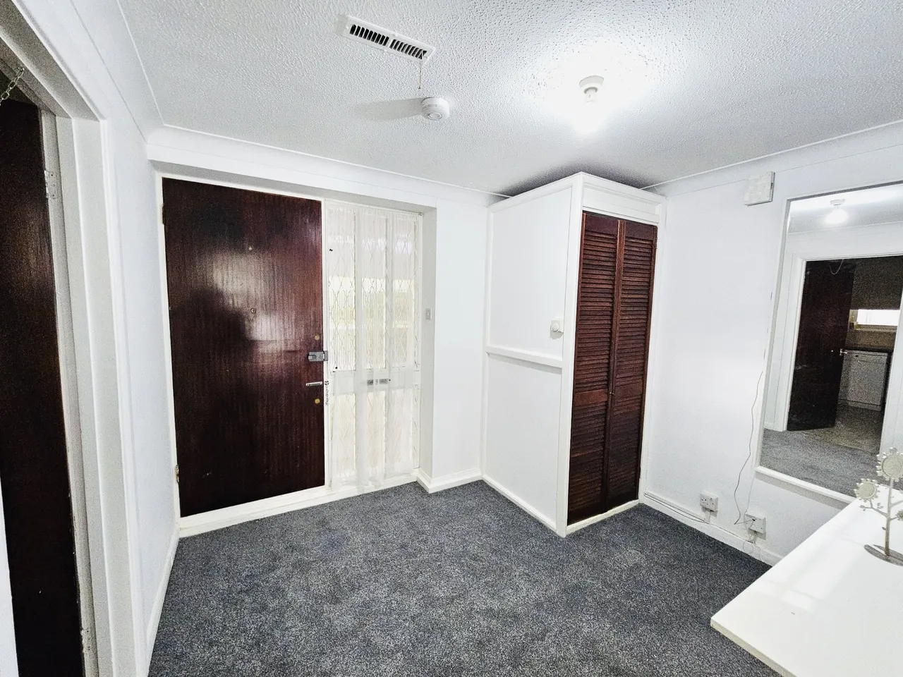 Coniston Court, Stonegrove, HA8, photo 2