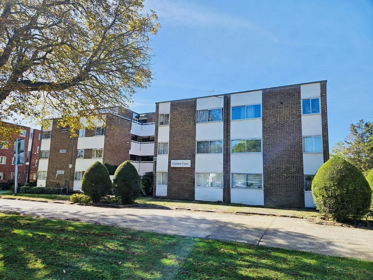 2 bed property for sale, Coniston Court, Stonegrove, HA8