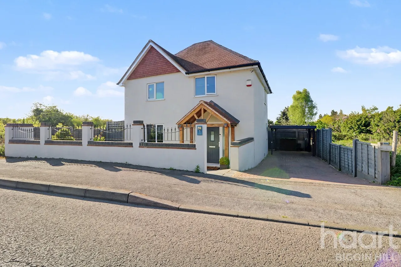 4 bed house for sale, Leaves Green Road, Keston, BR2