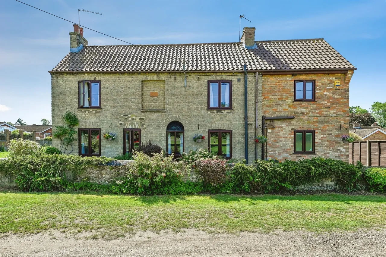 3 bed character property for sale, Howdale Road, Downham Market, PE38