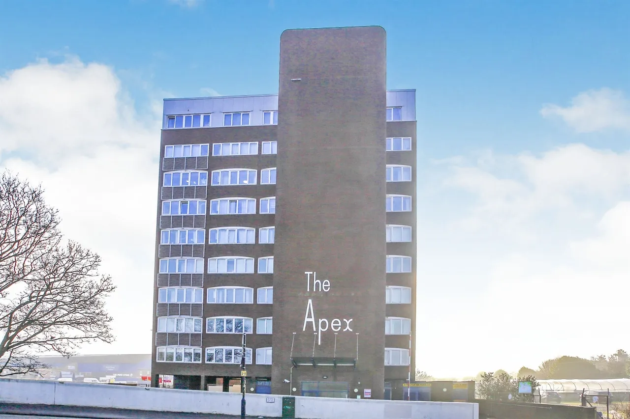 2 bed flat for sale — Oundle Road, Peterborough