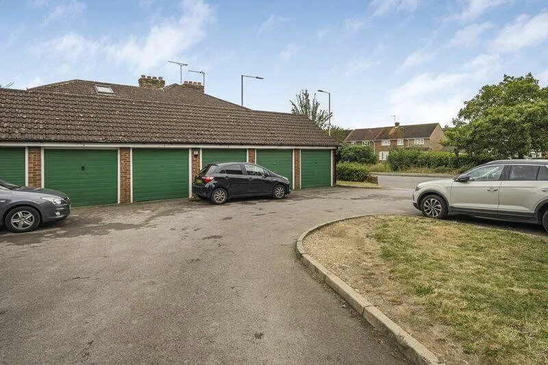 High Street, Langley, SL3, photo 9