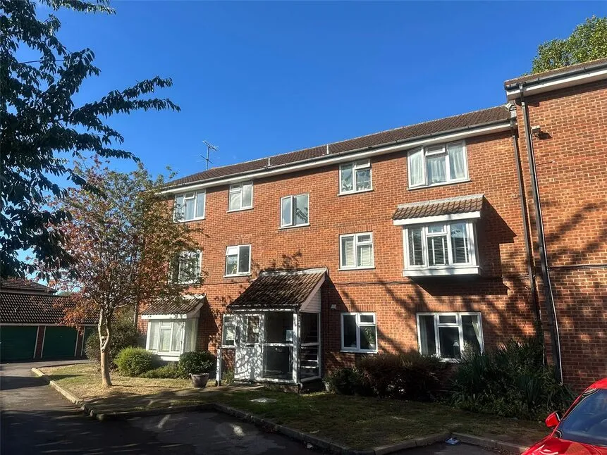 2 bed flat for sale, High Street, Langley, SL3