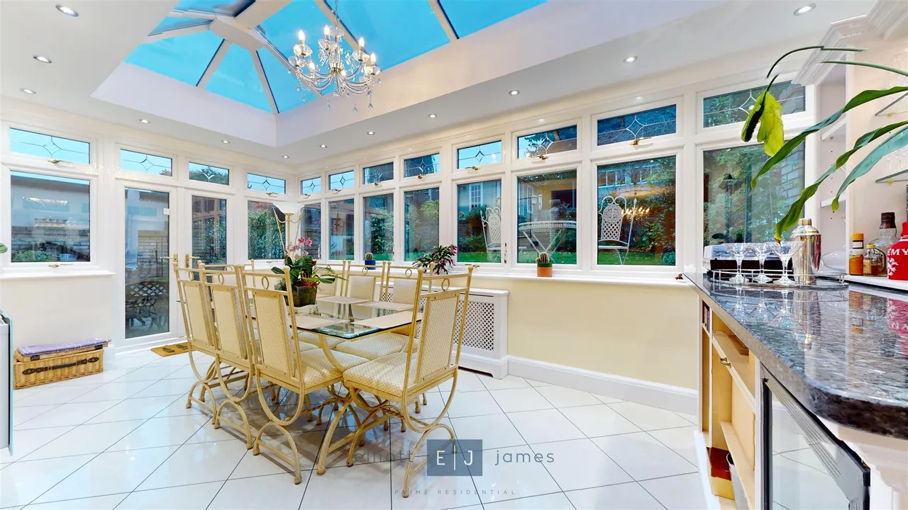 Amberley Road, Buckhurst Hill, photo 5