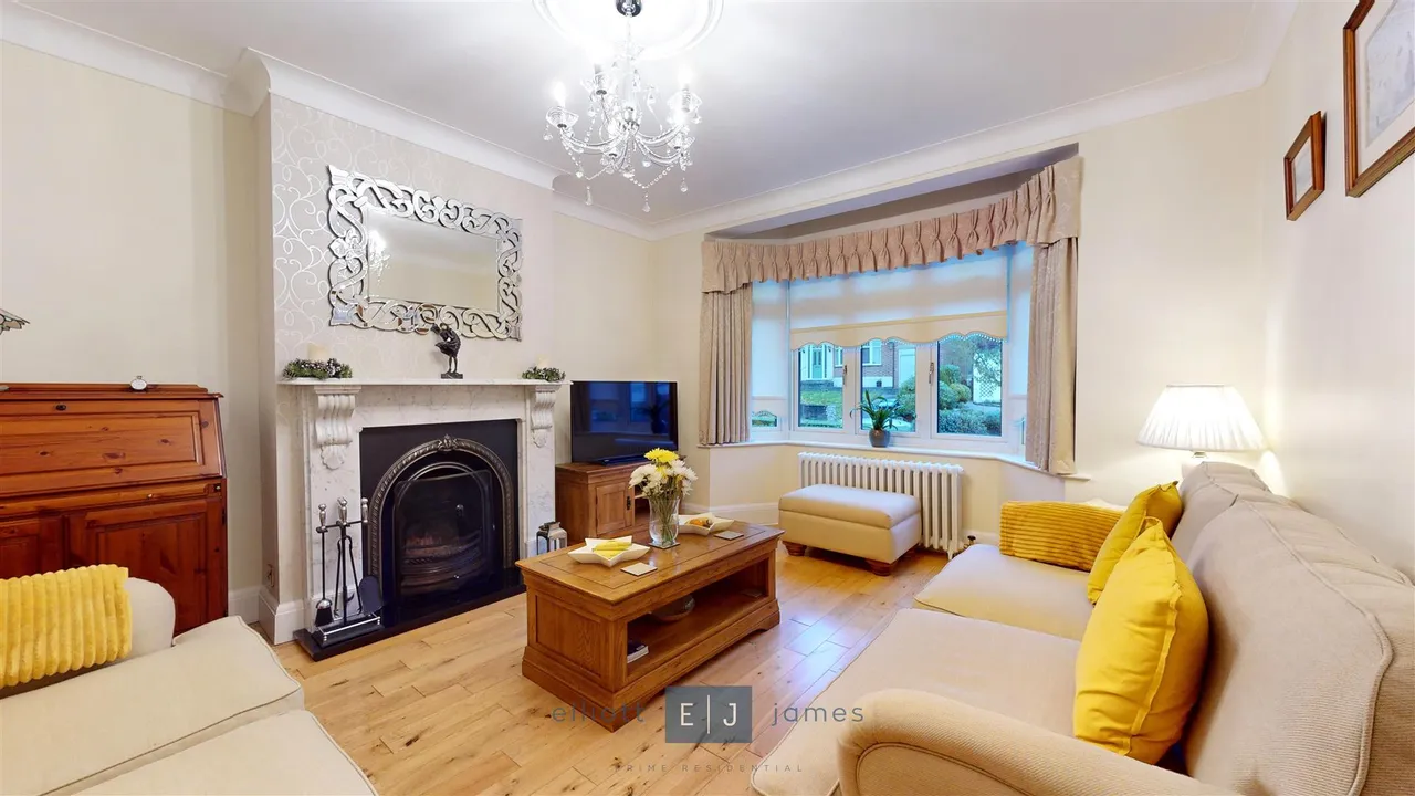 Amberley Road, Buckhurst Hill, photo 2