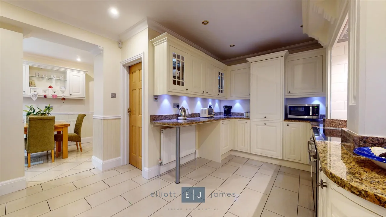 Amberley Road, Buckhurst Hill, photo 9